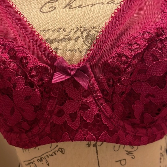 EUC Victoria’s Secret Body By Victoria unlined Demi bra - Picture 2 of 15